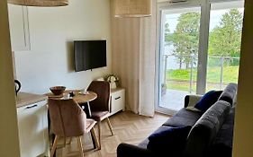 Urokliwy Apartament z dużym tarasem i widokiem na Jezioro Białe